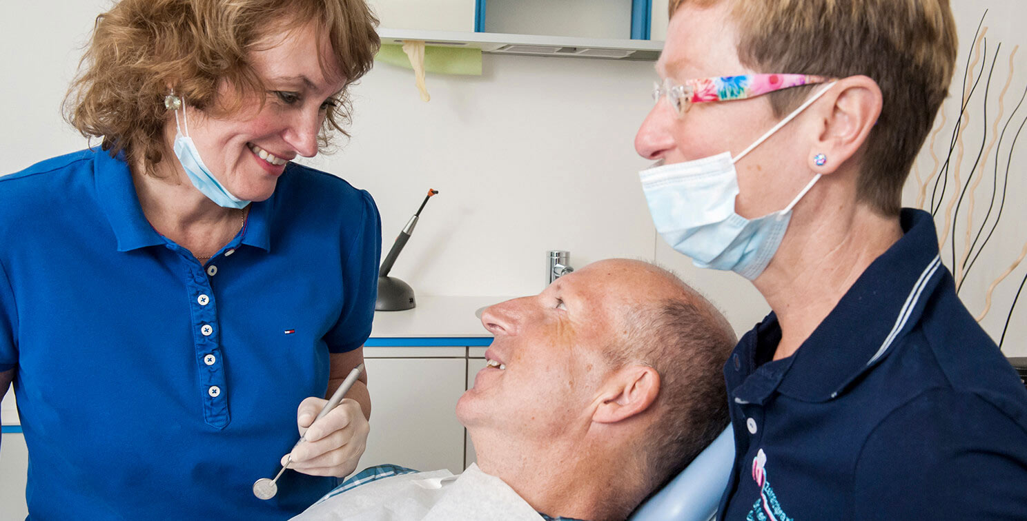 Aufklärungsgespräch - Behandlung - Patientenkontakt - Dr. med. dent. Gabriele Durst - Praxis für innovative und präventive Zahnmedizin